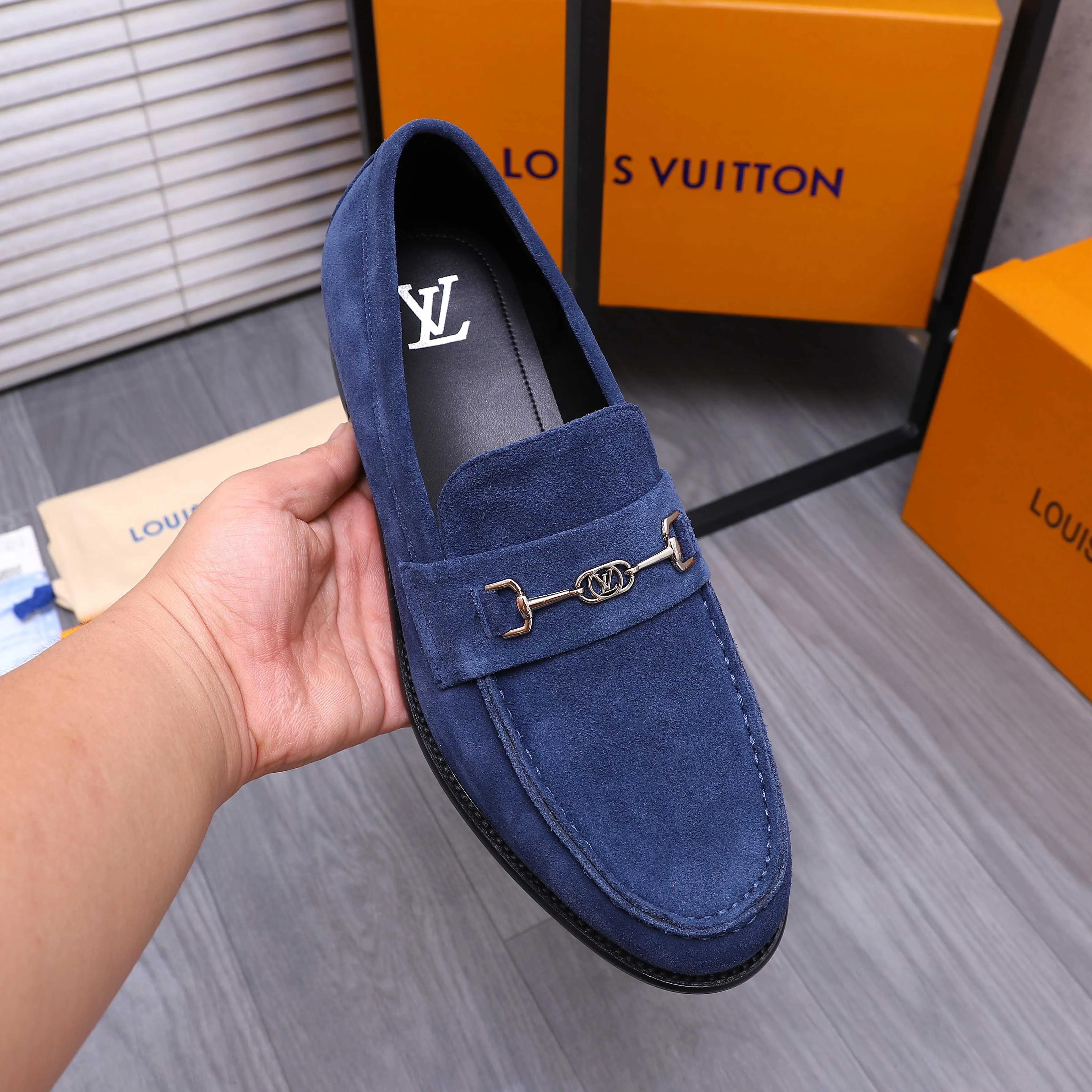 Men's shoes 💰660 Product trademark: LV [Louis Vuitton] business casual slip-on leather shoes, regular size. Size: 39-44 (38.45 custom-made, non-refundable) Product materials: Selected frosted cowhide upper, cowhide lining, original outsole